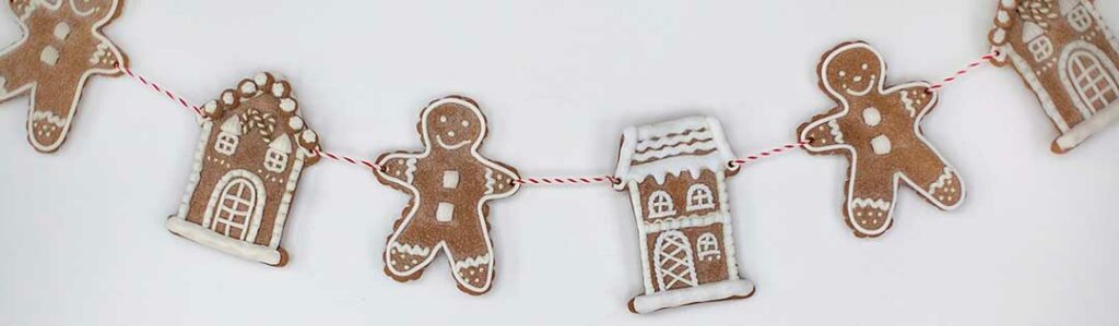 String of gingerbread men and houses